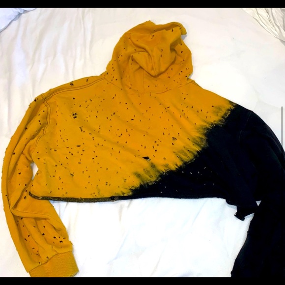 💀✨LF Emma and Sam Cropped Distressed Hoodie - Picture 2 of 3